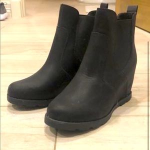 Universal Threads Wedge Booties